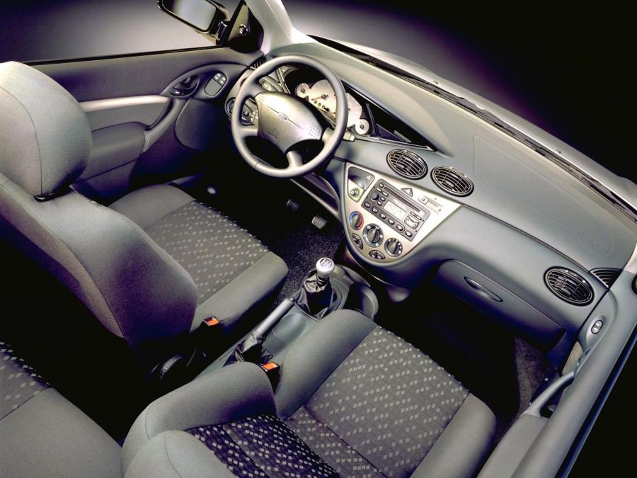  Ford Focus 3-Door 1998 года  (фото 11 из 21)